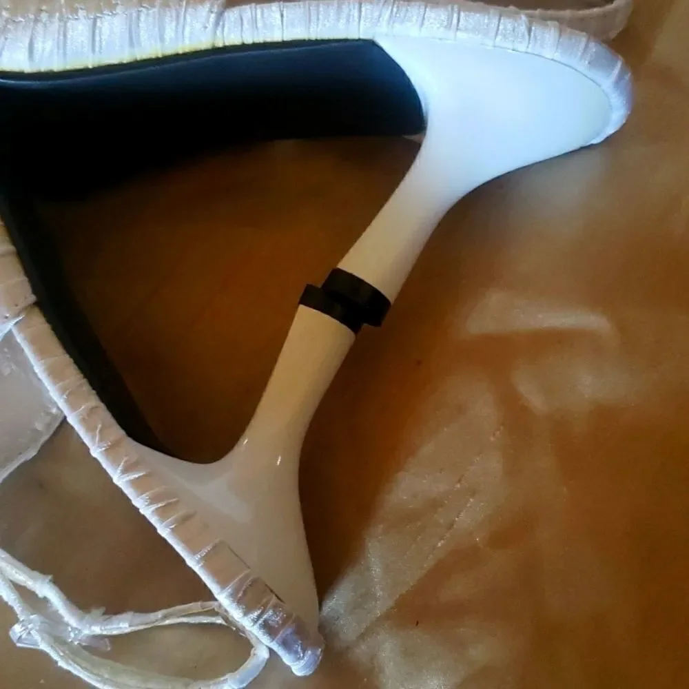 NWOT Ladies Designer Pumps by JOHN FASHION